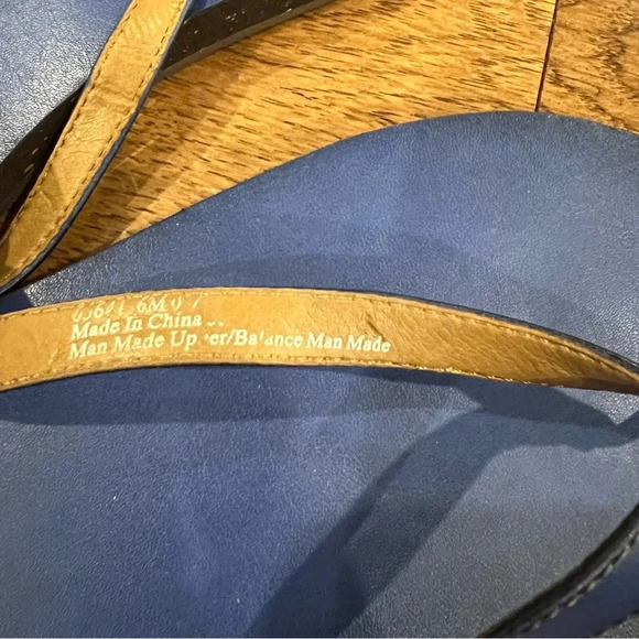 Clarks Blue Flip Flops Sandals size 6 - Picture 2 of 4